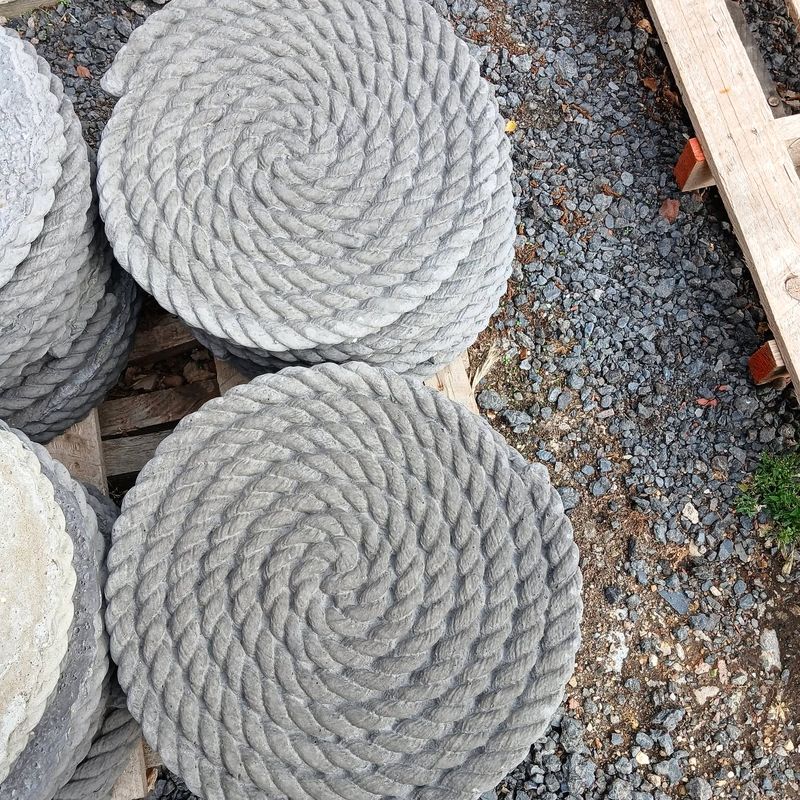 Round stepping stones moulded as coiled rope